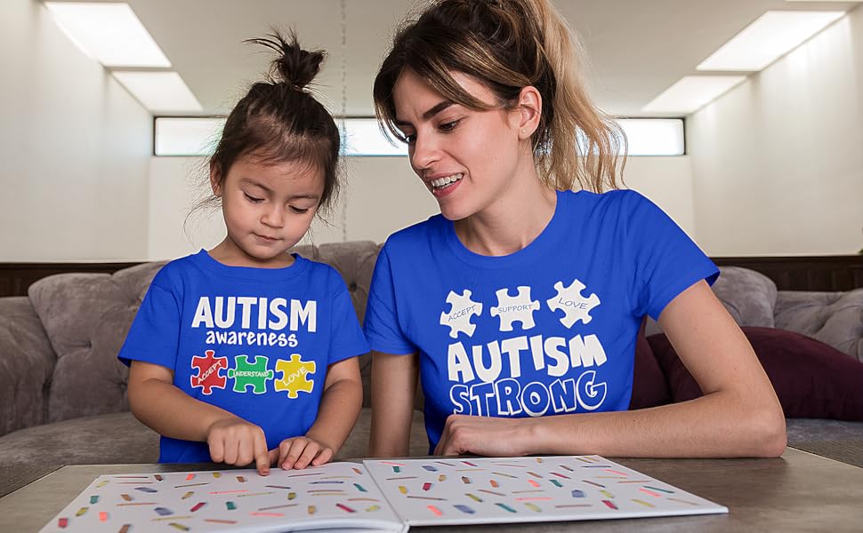 young woman teacher helping student toddler joven profesora ayudando a estudiante niño pequeño