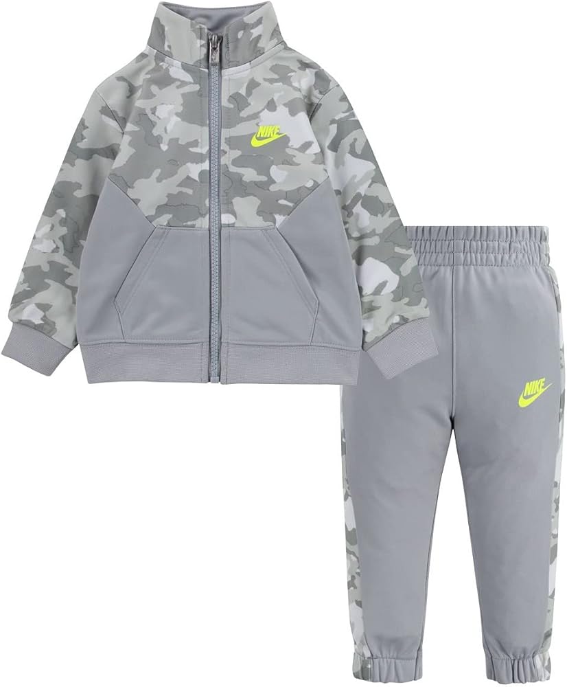 Nike Boy`s Therma Dri Fit Jacket & Pants 2 Piece Set